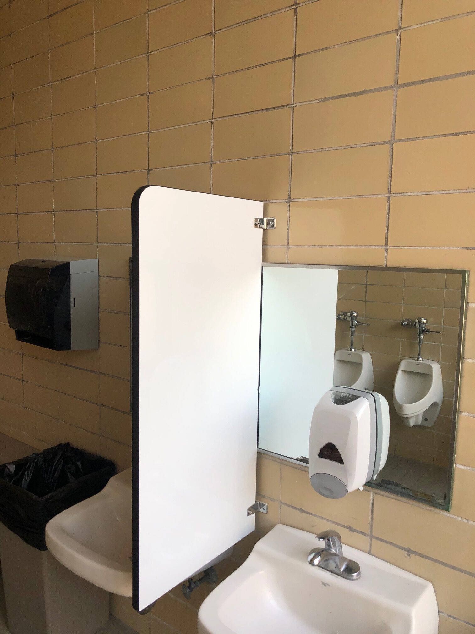 Sink and Urinal Partitions